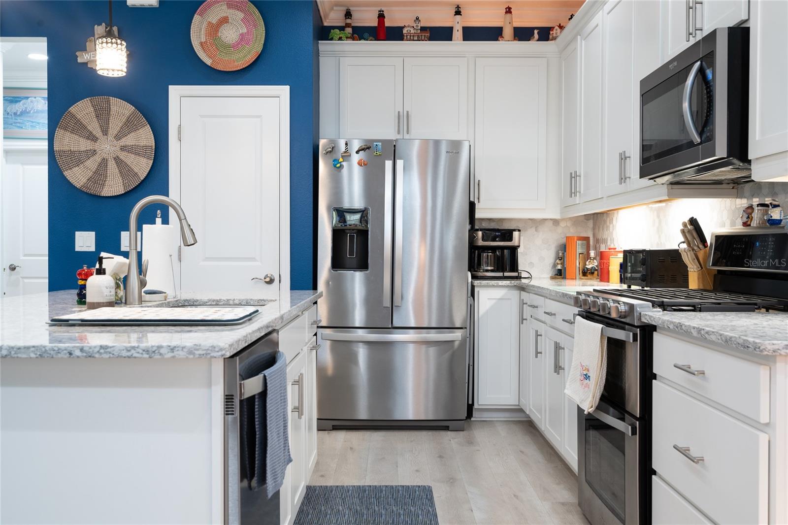 large kitchen all appliances included