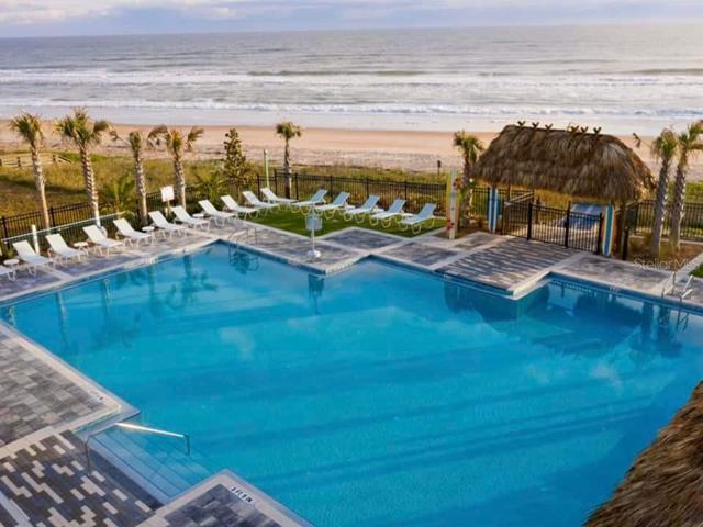 beach club pool and entrance to Ocean.