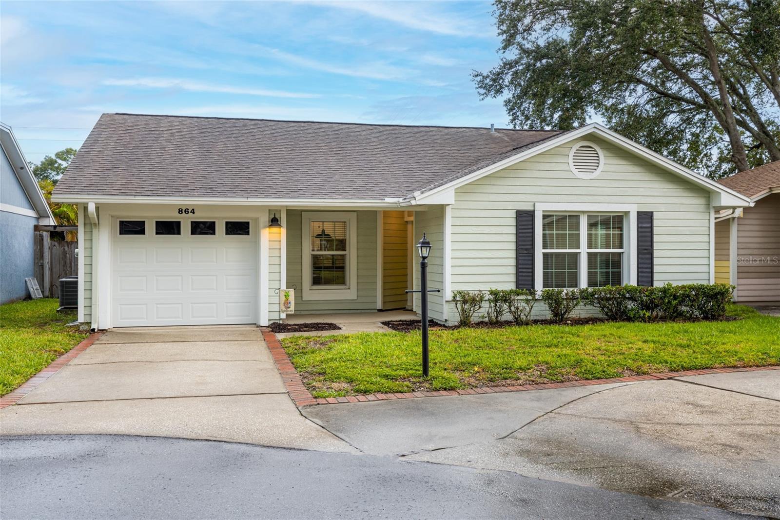 Welcome to 864 Franklin Circle!   A beautiful fully updated 2 Bed/2 Bath home!