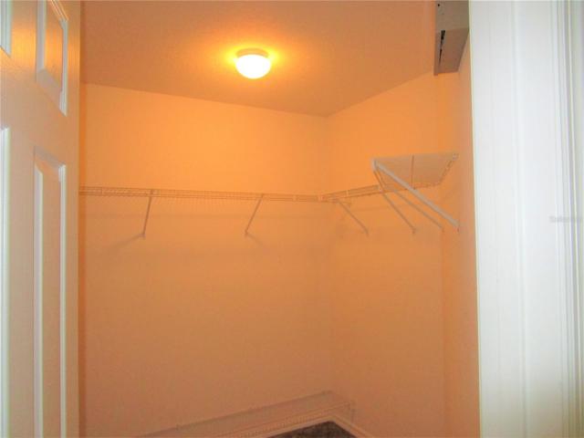 Walk- in- closet