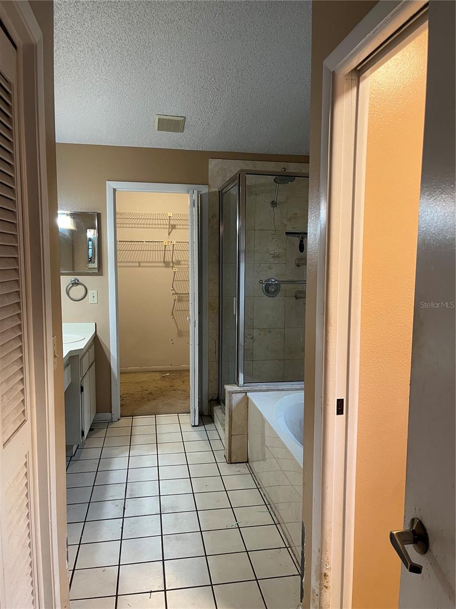 Primary en suite
