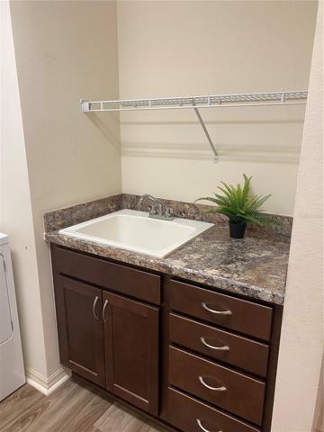 GREAT LAUNDRY ROOM