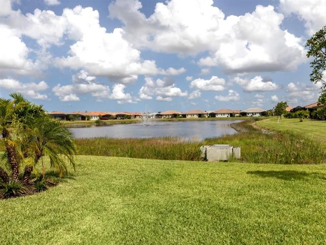 Beautiful long water views. The perfect place to bird watch!