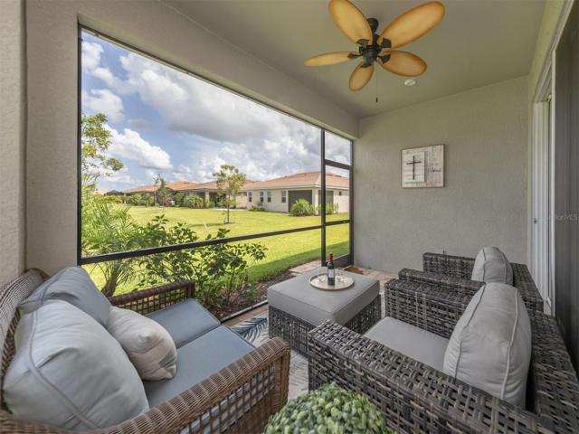 This lanai offers plenty of privacy!