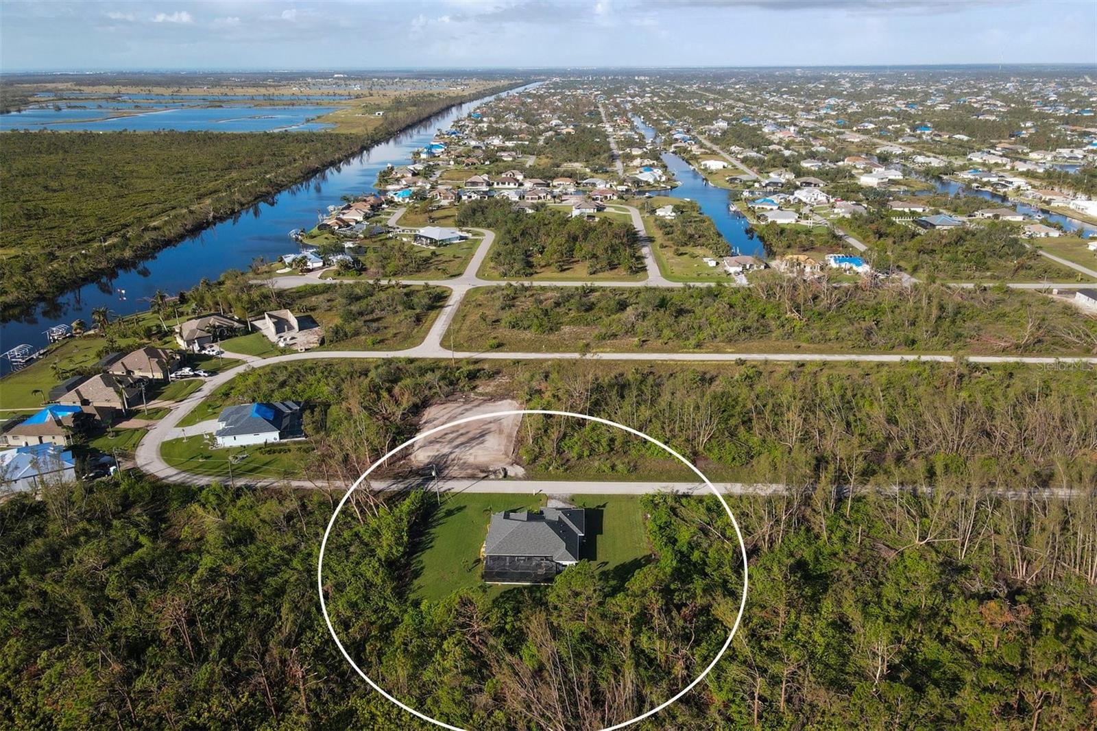 This is a boating neighborhood with boat ramps and waterfront parks.