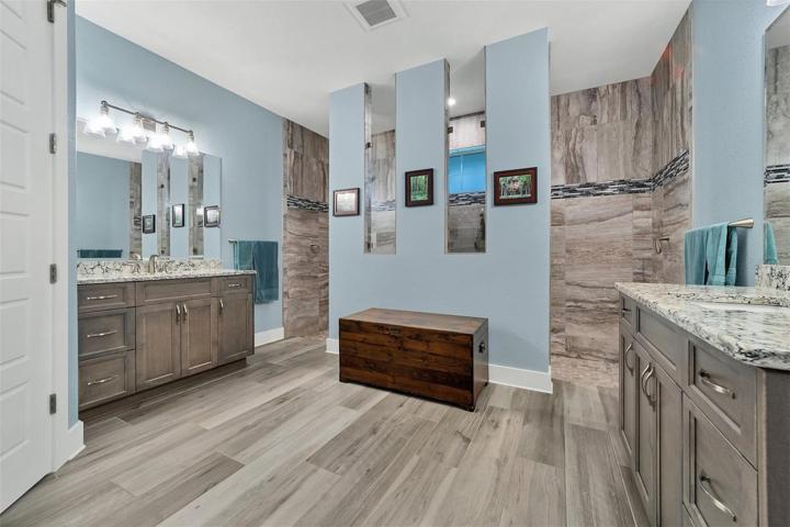 Beautiful tile work in the shower