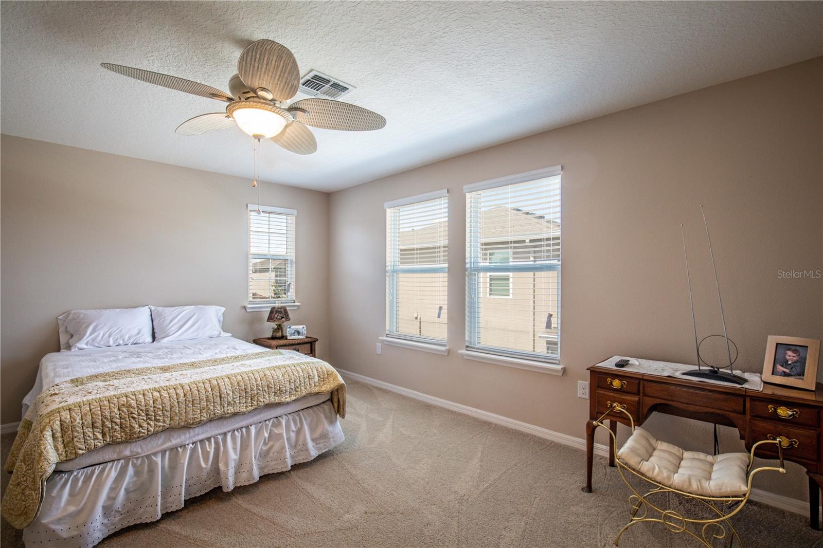 Upstairs bedroom / bonus room