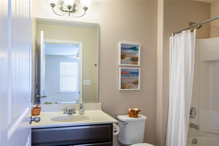 Upstairs full bath