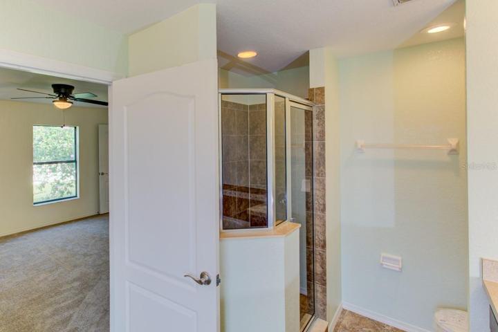 Master bath. Seperate shower.