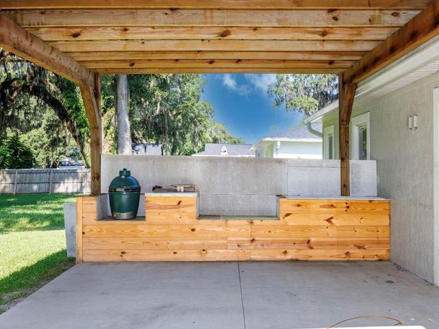 Outdoor Kitchen ready for entertaining.
