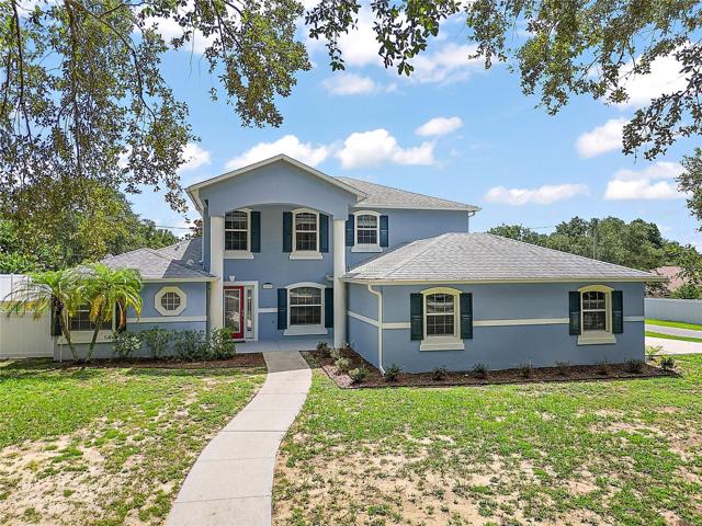Welcome Home to 200 N. Palm Ave in Beautiful Howey-in-the-Hills.