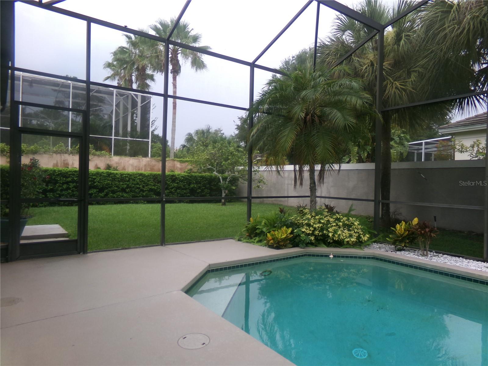 SIDE ENTRY TO POOL