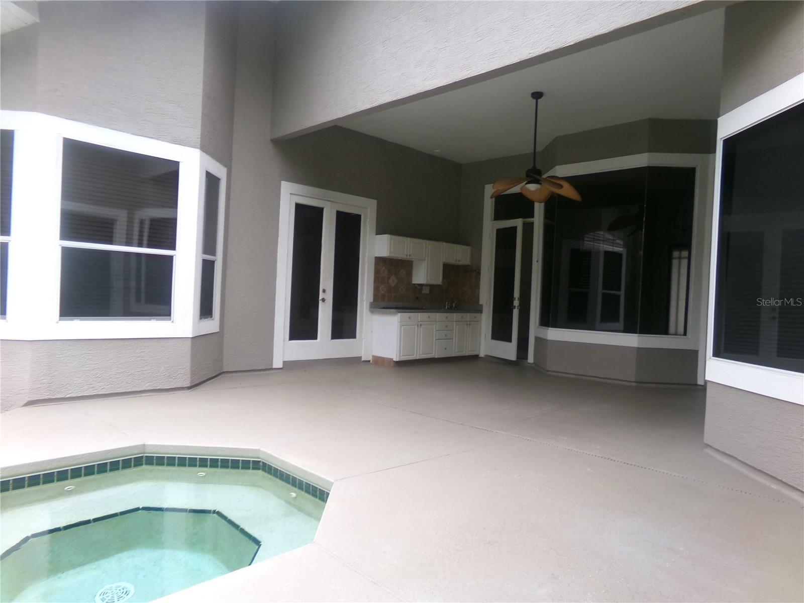 SPACIOUS LANAI