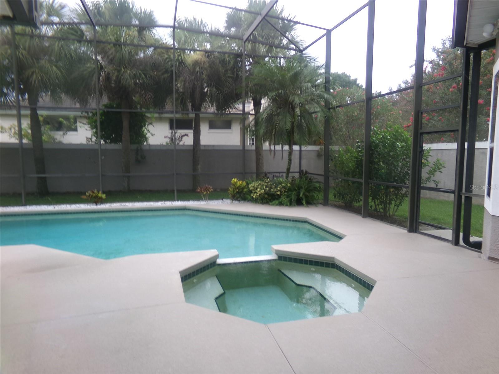 POOL AND JACUZZI