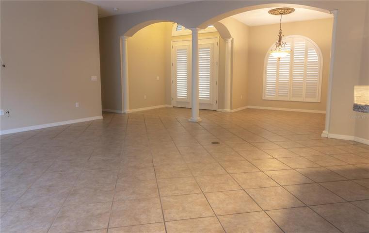 Vacant dining room/living room