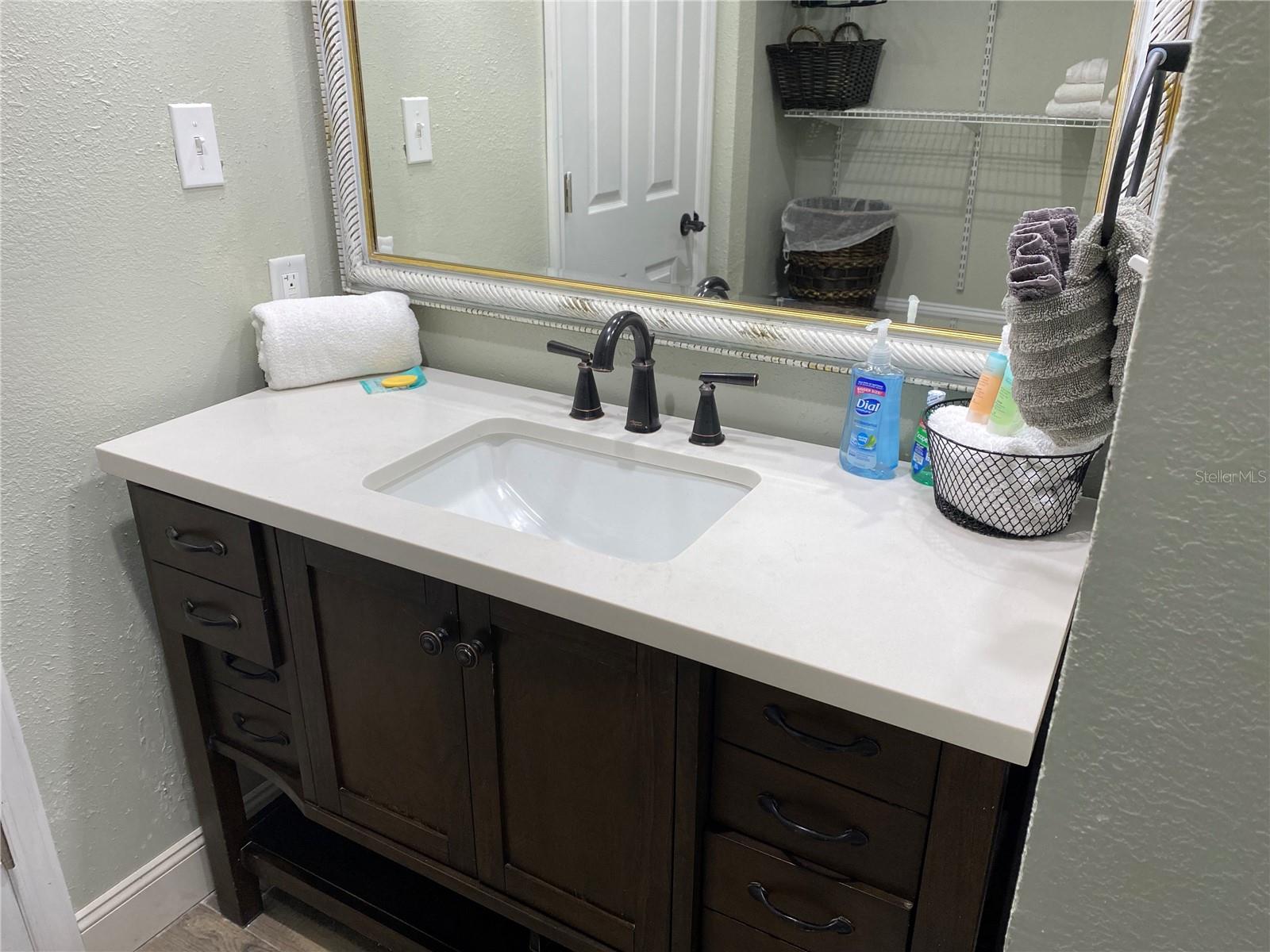 Bathroom vanity