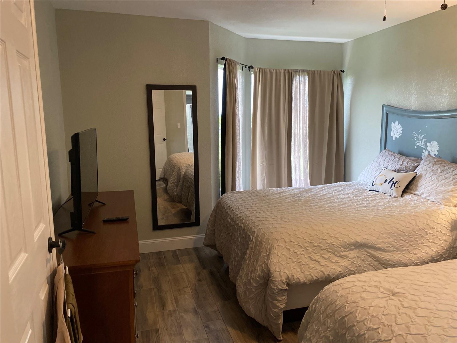 Bedroom with 2 double beds