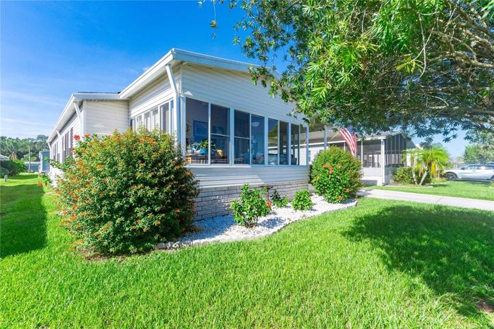 Front Florida room faces the paved community road.