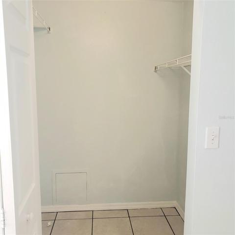 walk in closet in masterbedroom