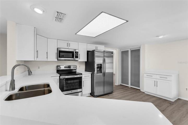 New cabinets & quartz countertops