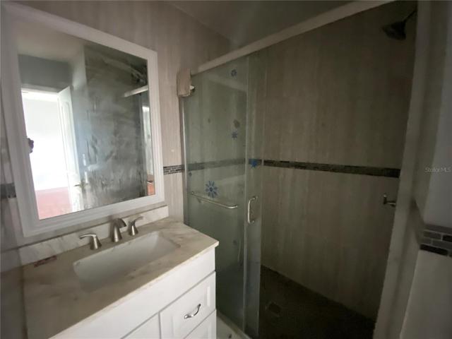 Bedroom 4 bath