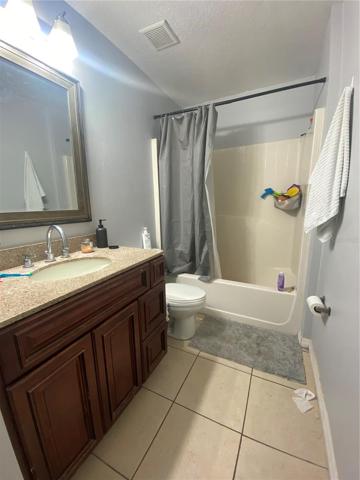 Upstairs full bath