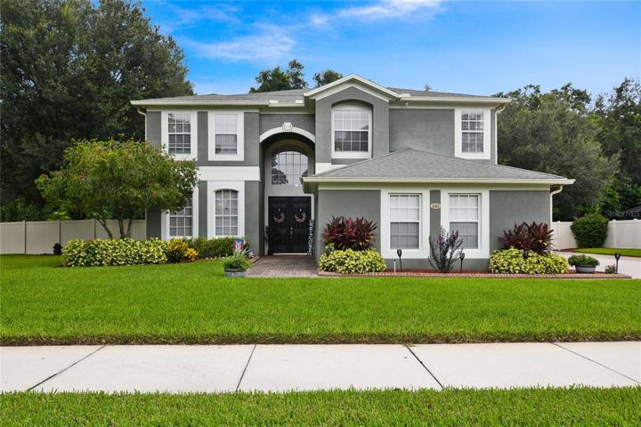 Dreaming of a POOL HOME with flexible space for the whole family, in a GATED COMMUNITY, zoned for sought-after schools that also happens to be an ENTERTAINER’S PARADISE? Your dream has come true - welcome to Ponkan Meadow Dr in Apopka’s Wekiva Run!