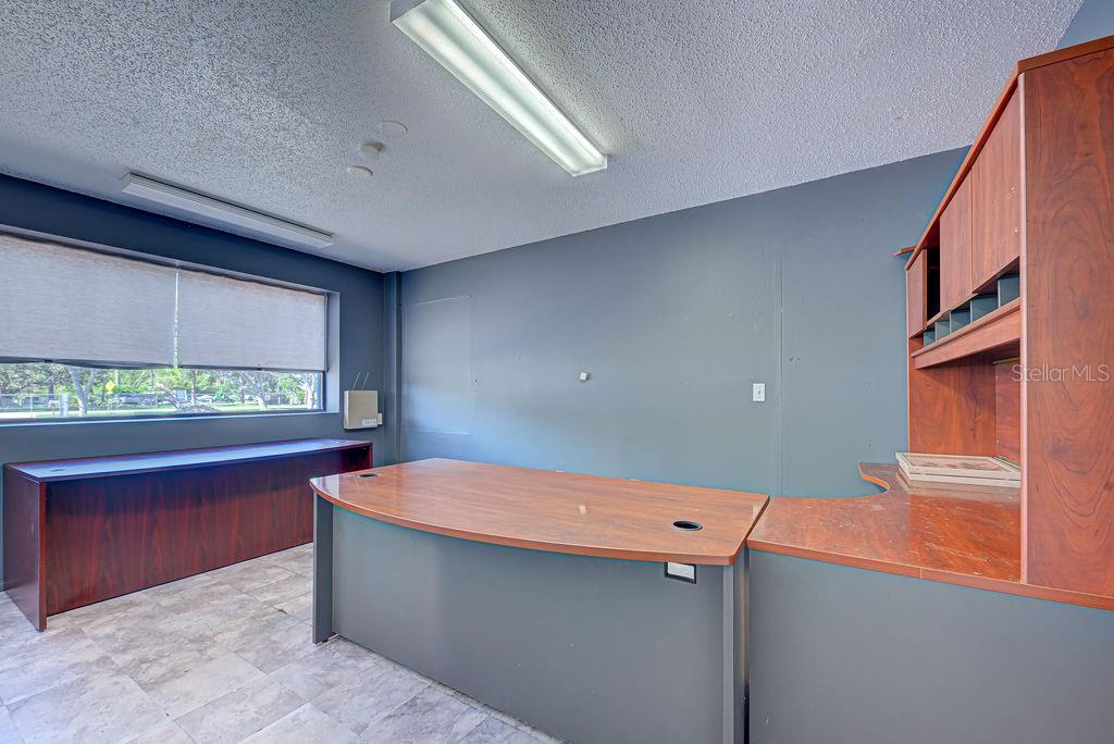 INTERIOR OFFICE - UNDER AIR