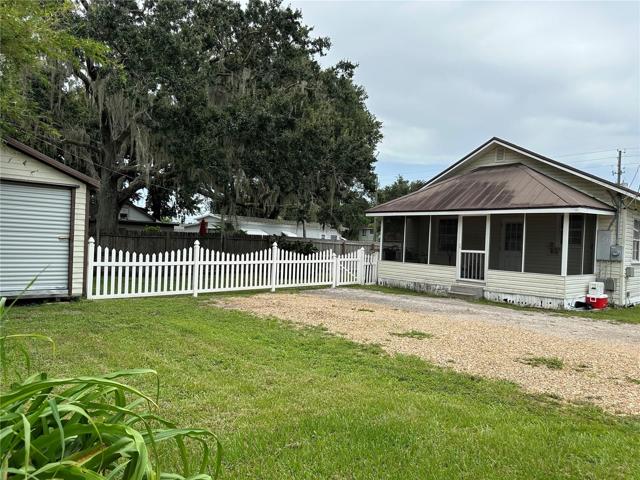 Rear yard, plenty of parking