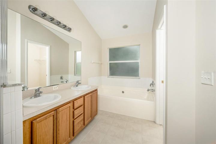 Main bathroom view #3