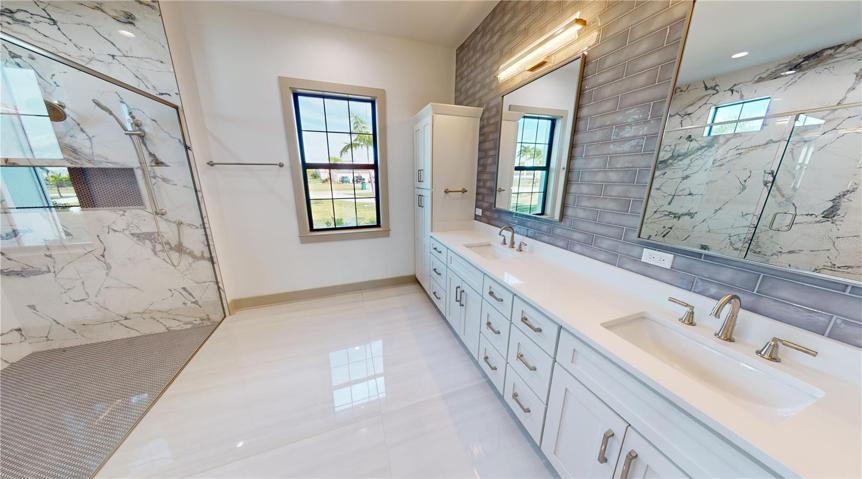 Primary bedroom bath