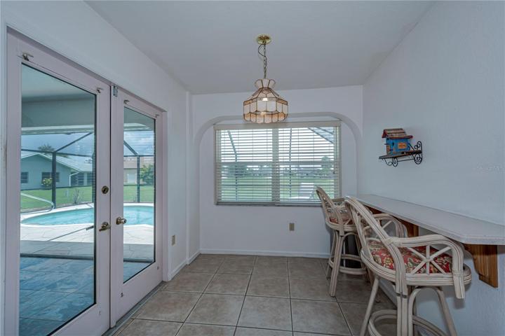 2nd breakfast bar with pool access