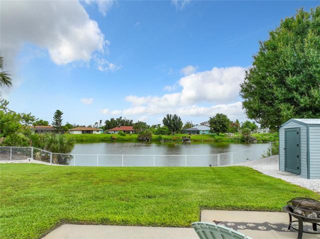 Wonderful Lake View. Add a Dock if desired and kayak around the lake.