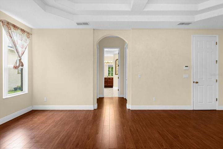 Master bedroom (1st floor)