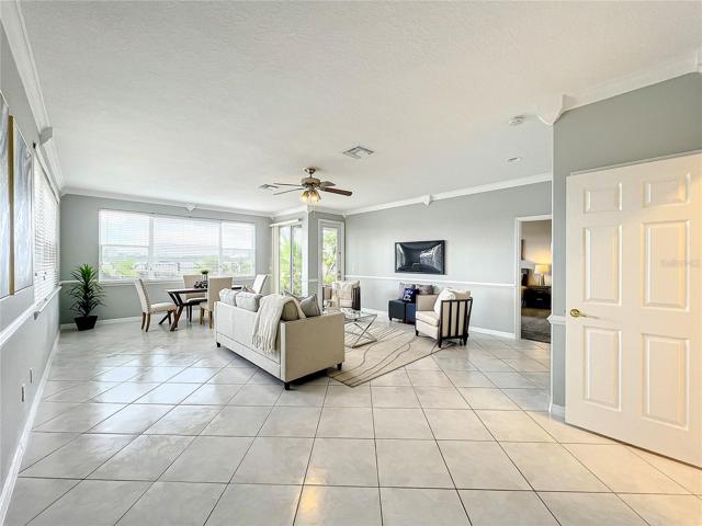 Large apartment-size quarters