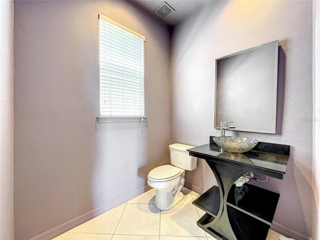 Entry half bath