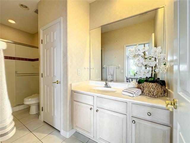 Shower en suite bathroom
