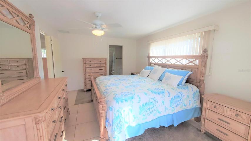 Master bedroom-king bed