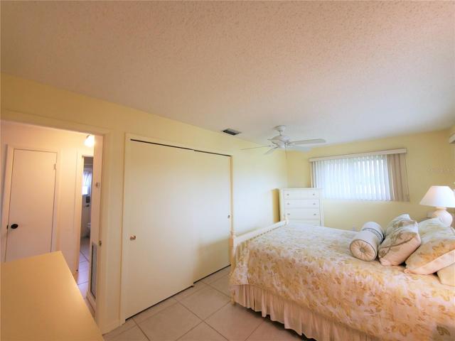 Guest Bedroom-Queen bed
