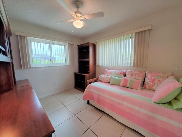 3rd bedroom/office with trundle bed
