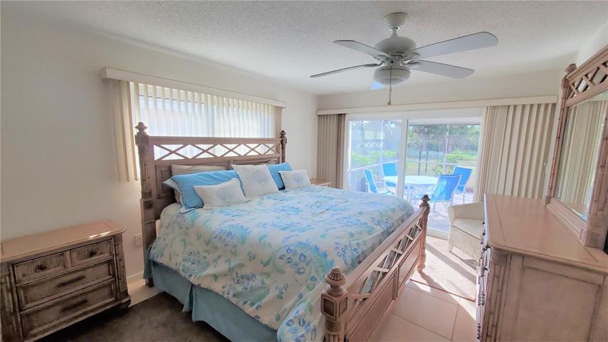 Master bedroom-king bed