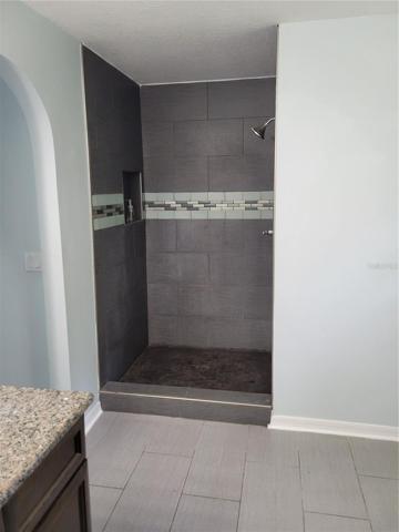 Master walkin shower