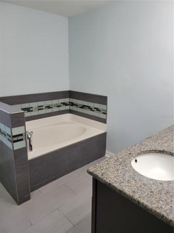 Master bath tub with granite counter top
