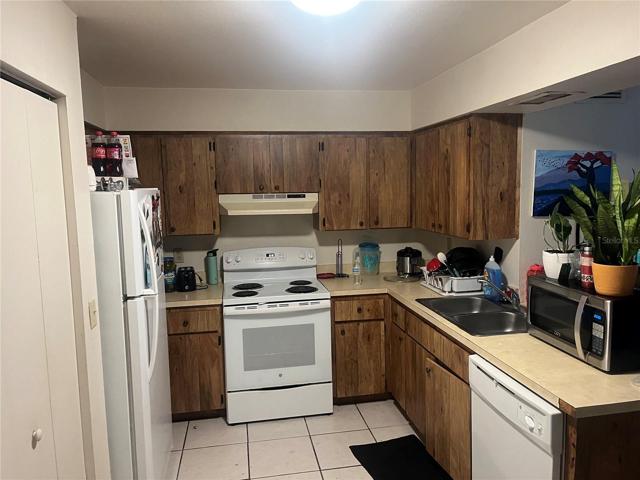 60 Deena Kitchen