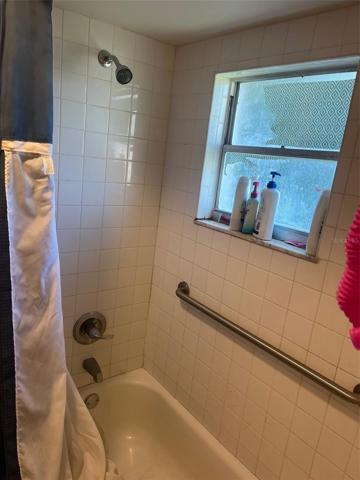 64 Deena Bathroom