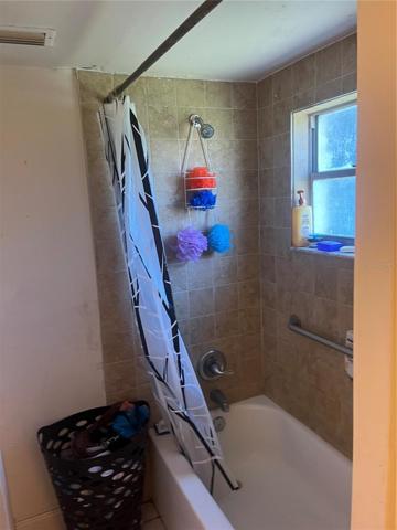 60 Deena Bathroom
