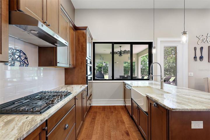 Kitchen w/engineered hardwood flooring