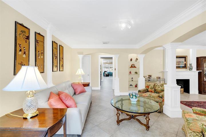 Living space with detailed millwork columns
