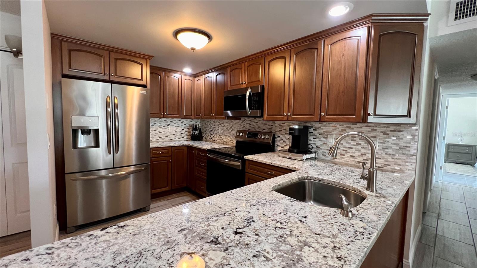 WITH DREAM UPGRADED KITCHEN