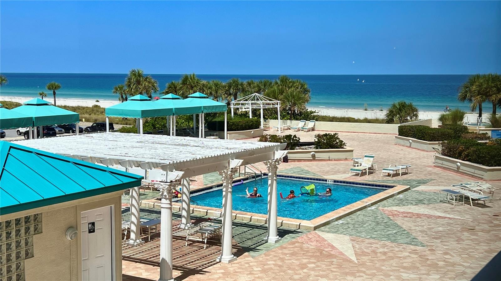 UNIT 207 VIEW OF GULF OF MEXICO &amp; PLAZA DECK